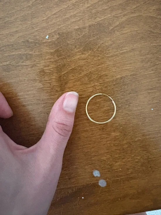 Mejuri small hoop 14k yellow gold - Picture 5 of 8